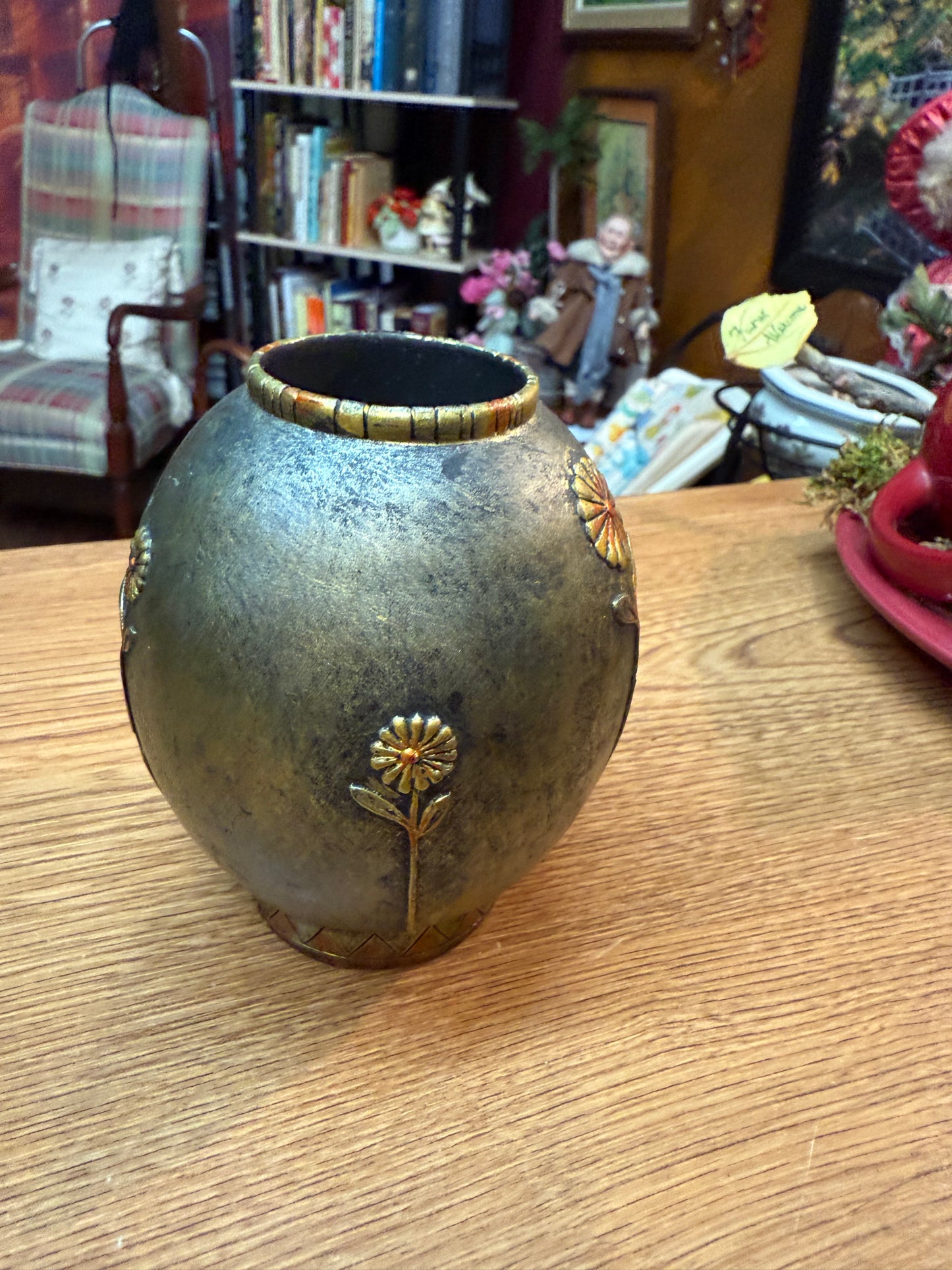 Afrocentric Art Vase – Woman with Flowers, Gold & Black Resin 6.5” Tall