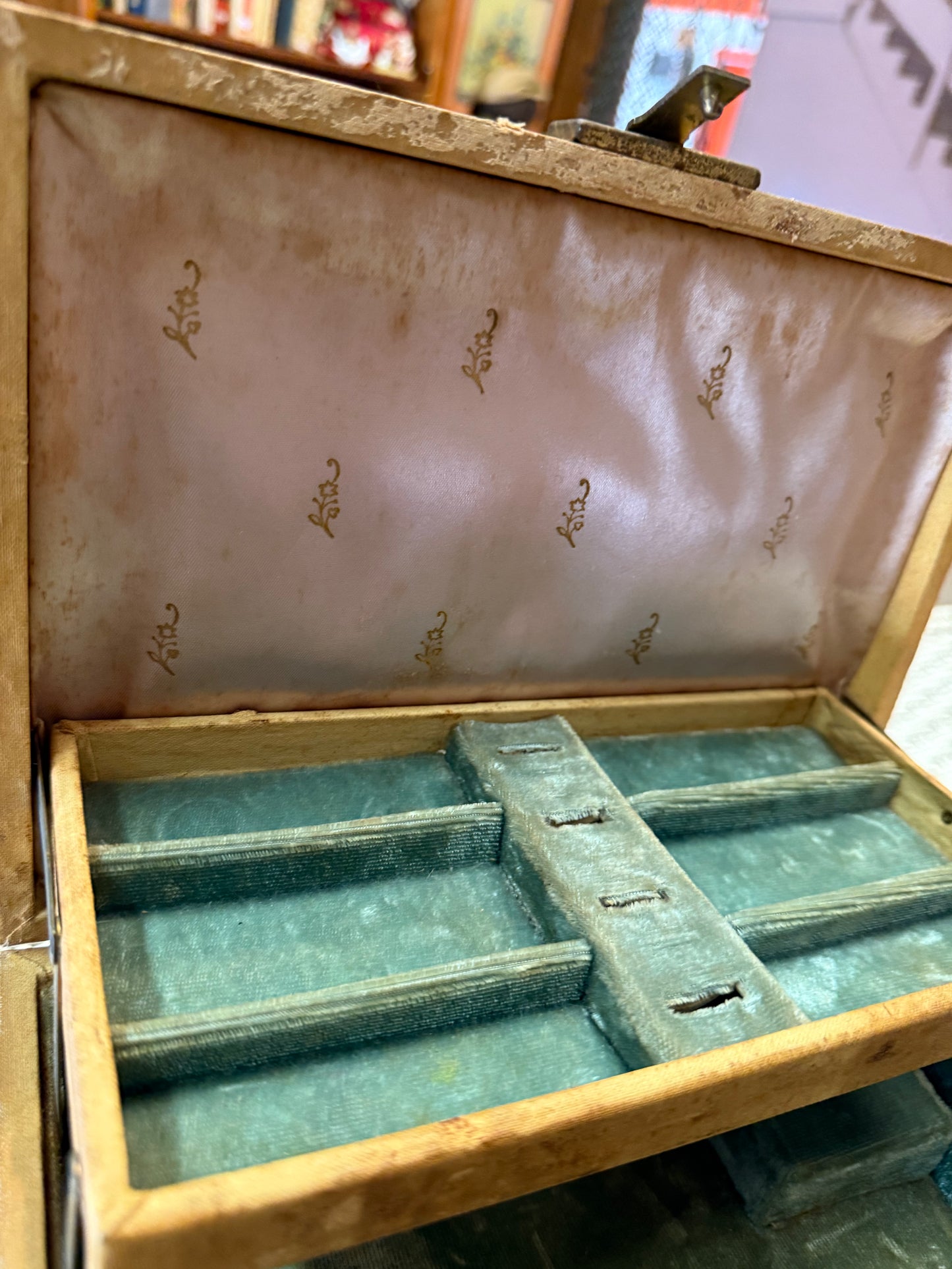 Vintage Musical Jewelry Box by Mele – Plays “Stardust” – Thorens Swiss Movement