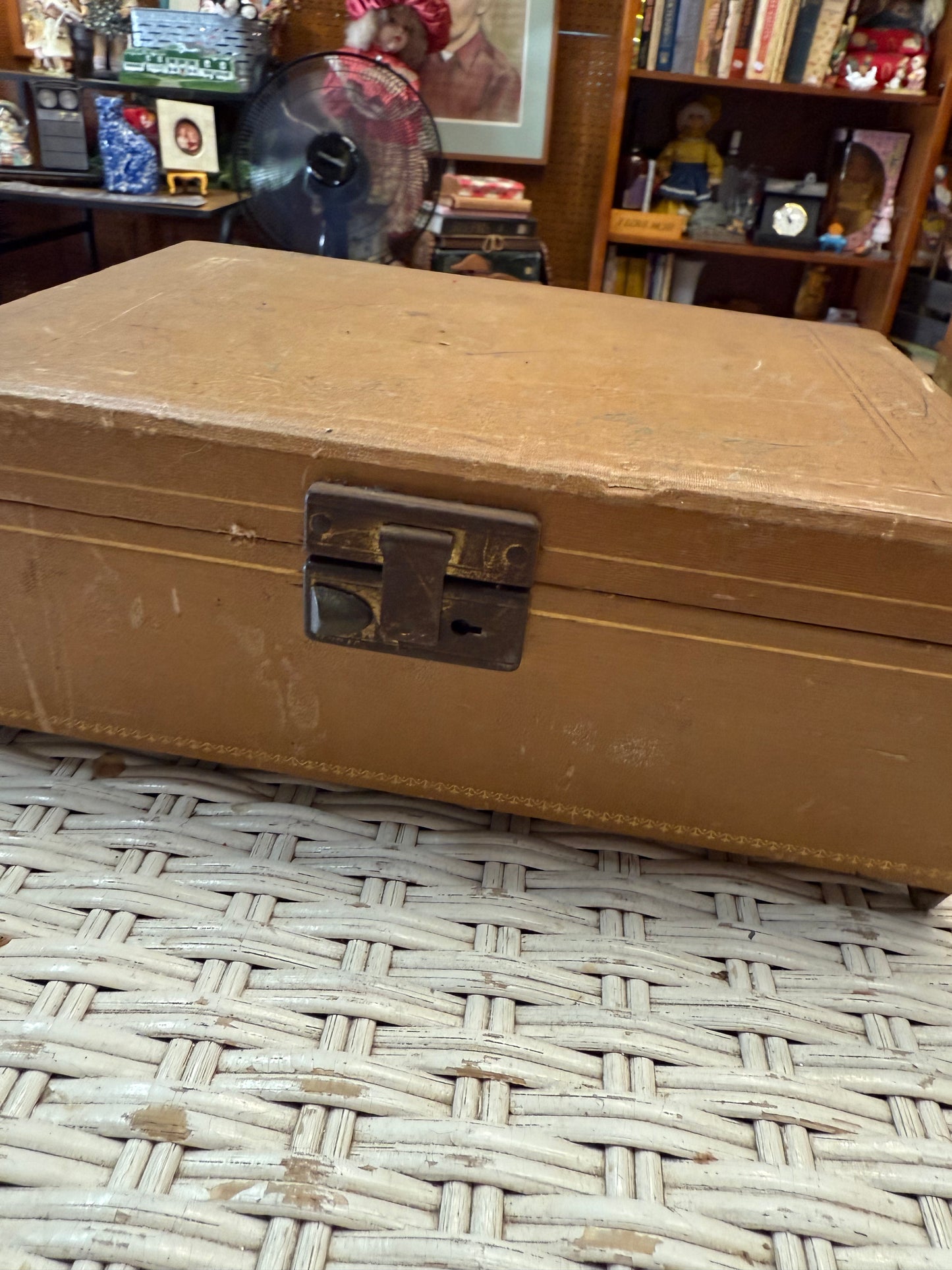 Vintage Musical Jewelry Box by Mele – Plays “Stardust” – Thorens Swiss Movement