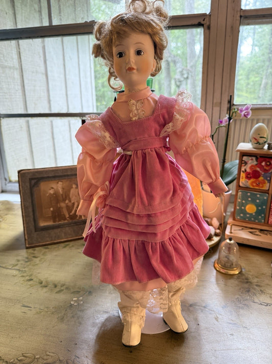 Haunted-Style 1986 MANN Porcelain Doll – Velvet & Lace Elegance – 18” and Eerie