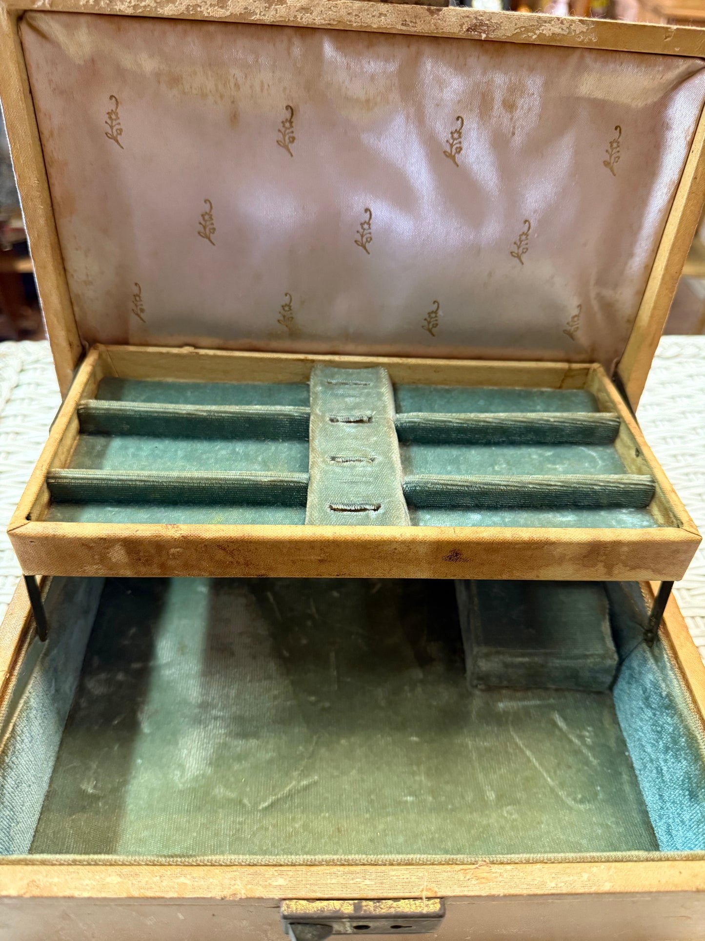 Vintage Musical Jewelry Box by Mele – Plays “Stardust” – Thorens Swiss Movement