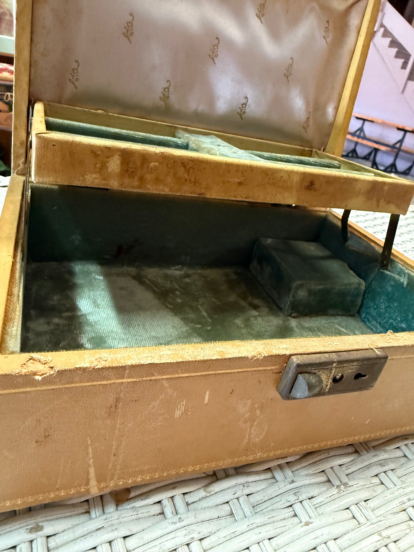 Vintage Musical Jewelry Box by Mele – Plays “Stardust” – Thorens Swiss Movement