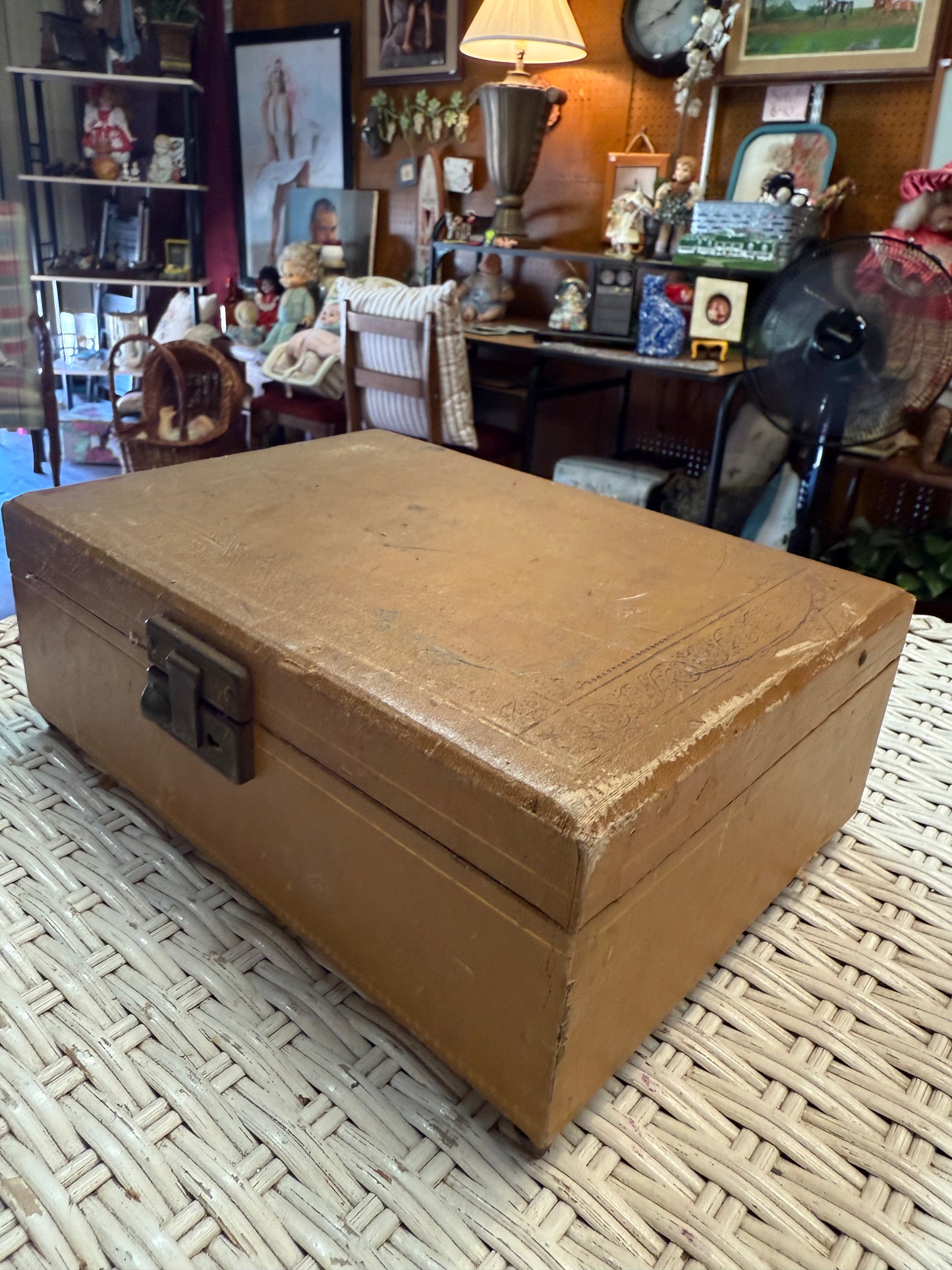 Vintage Musical Jewelry Box by Mele – Plays “Stardust” – Thorens Swiss Movement